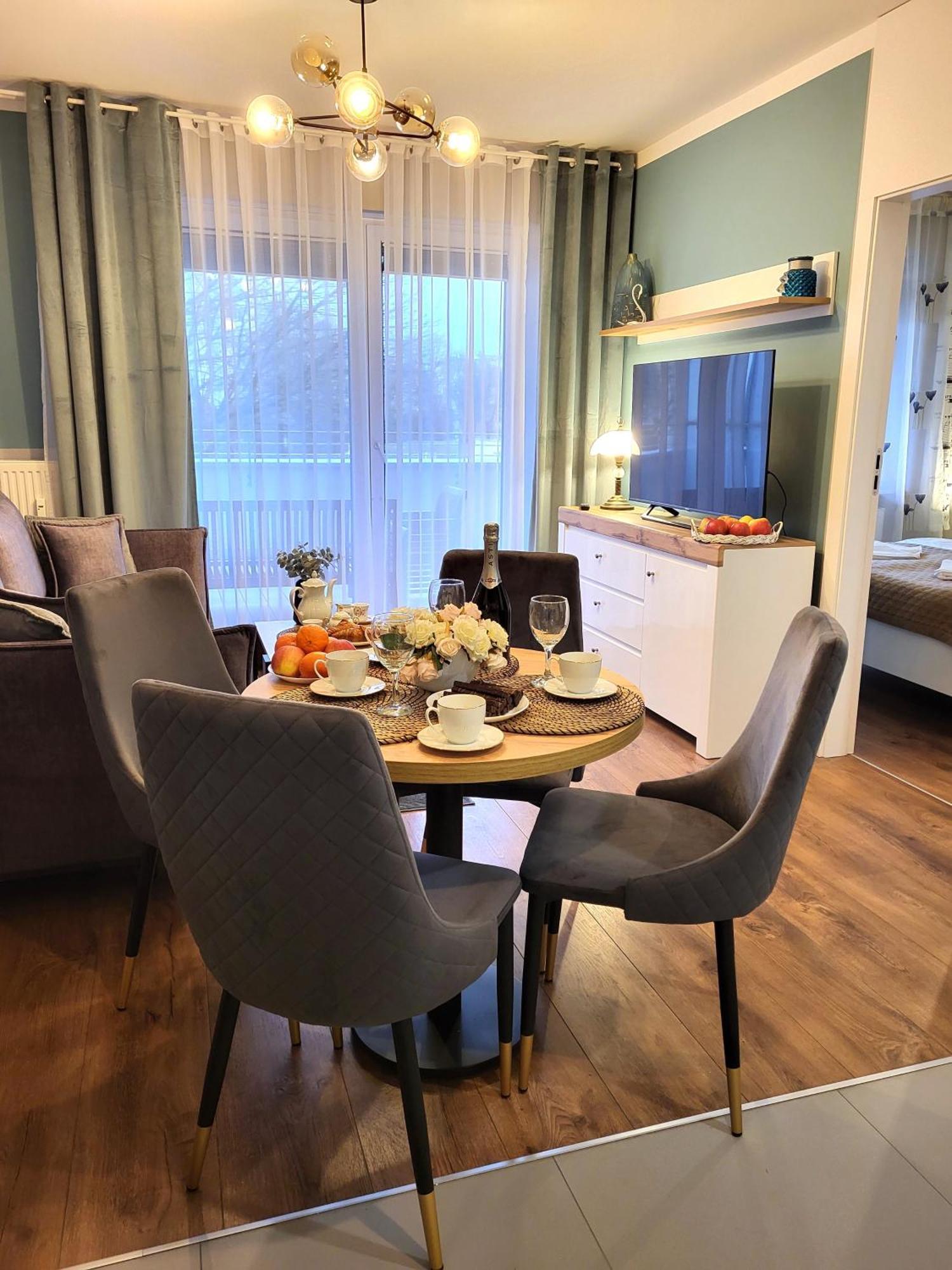 Miodowy Dom Exspanse Apartament 2 Lub 3 Pokoje Z Tarasem I Parkingiem Kołobrzeg Exterior foto